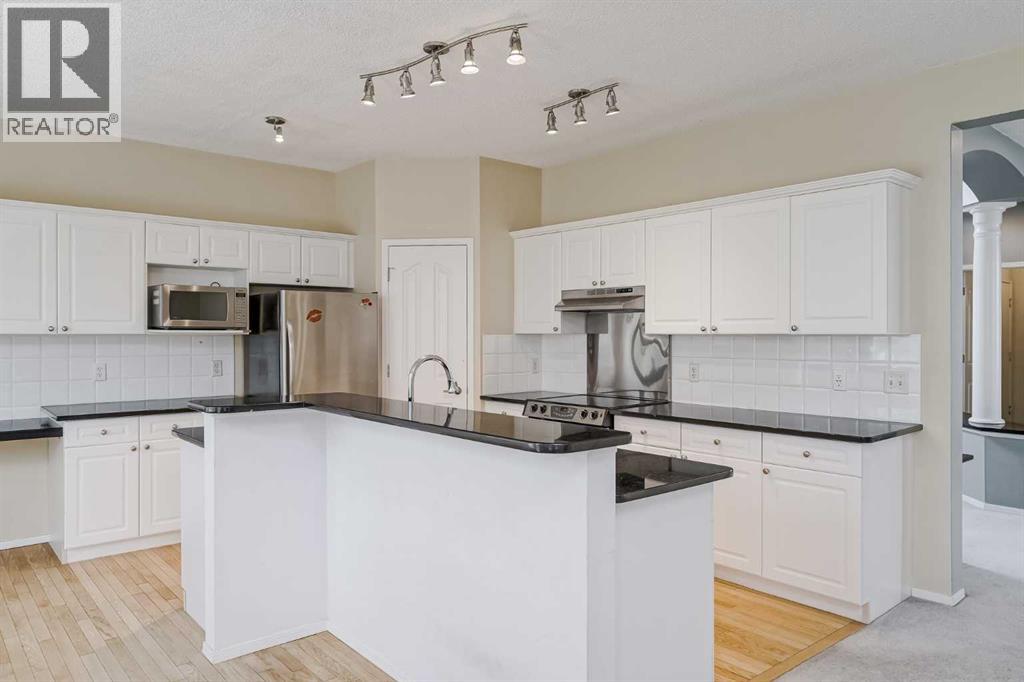 House for Sale in 375 Douglas Glen Gardens SE|Calgary, Alberta T2Z3T1 3