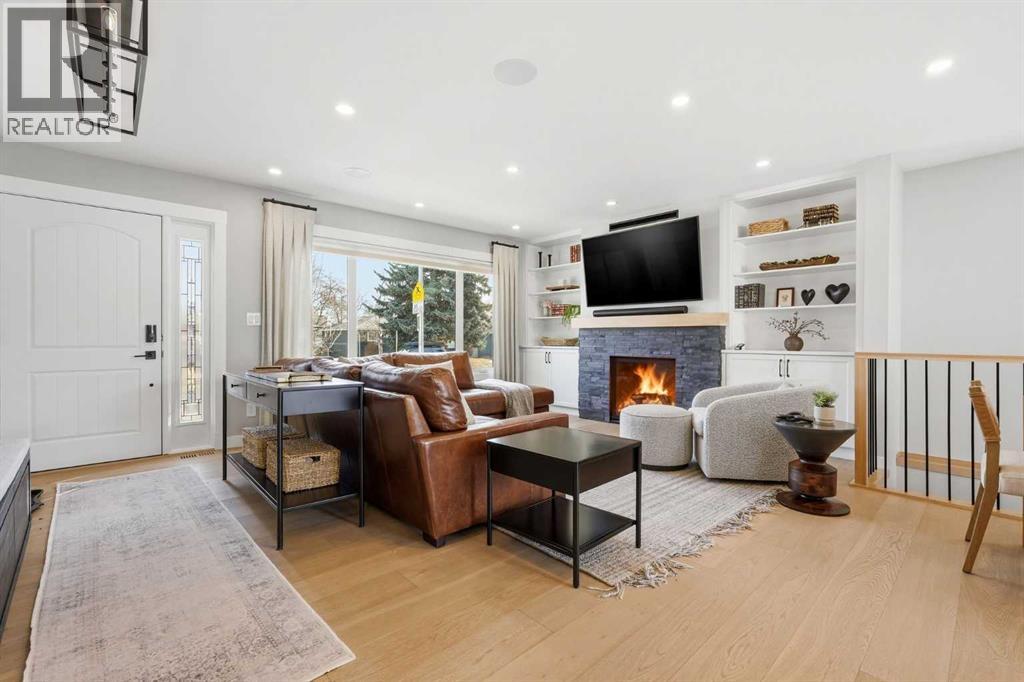 House for Sale in 8615 7 Street SW|Calgary, Alberta T2V1G8 4