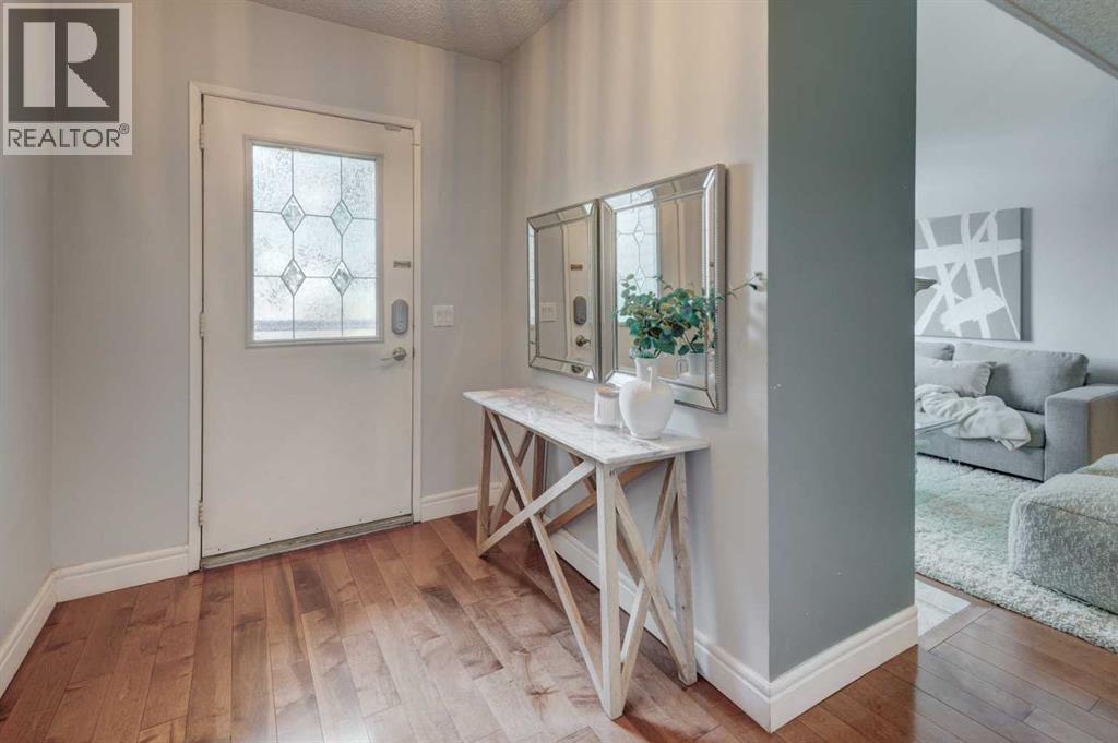 Row / Townhouse for Sale in 37, 12625 24 Street SW|Calgary, Alberta T2W4B1 3