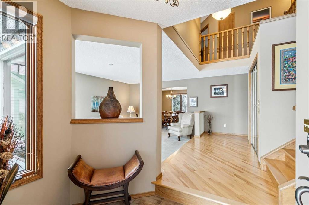 House for Sale in 75 Shawnee Crescent|Calgary, Alberta T2Y1W4 3