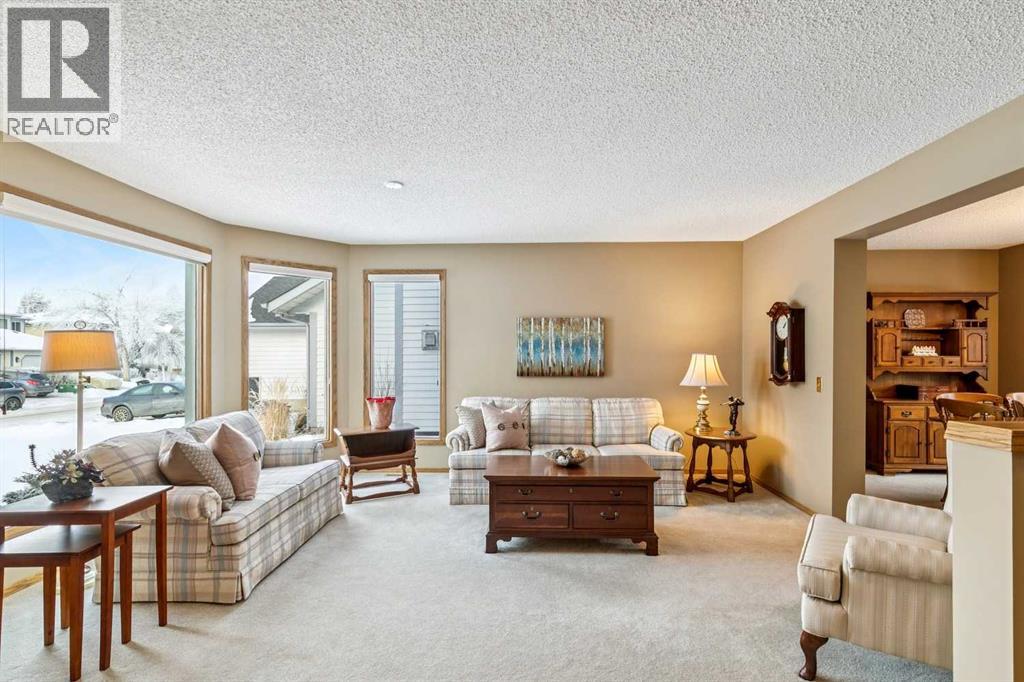 House for Sale in 75 Shawnee Crescent|Calgary, Alberta T2Y1W4 4