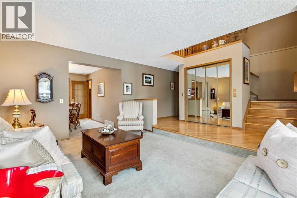 House for Sale in 75 Shawnee Crescent|Calgary, Alberta T2Y1W4 5