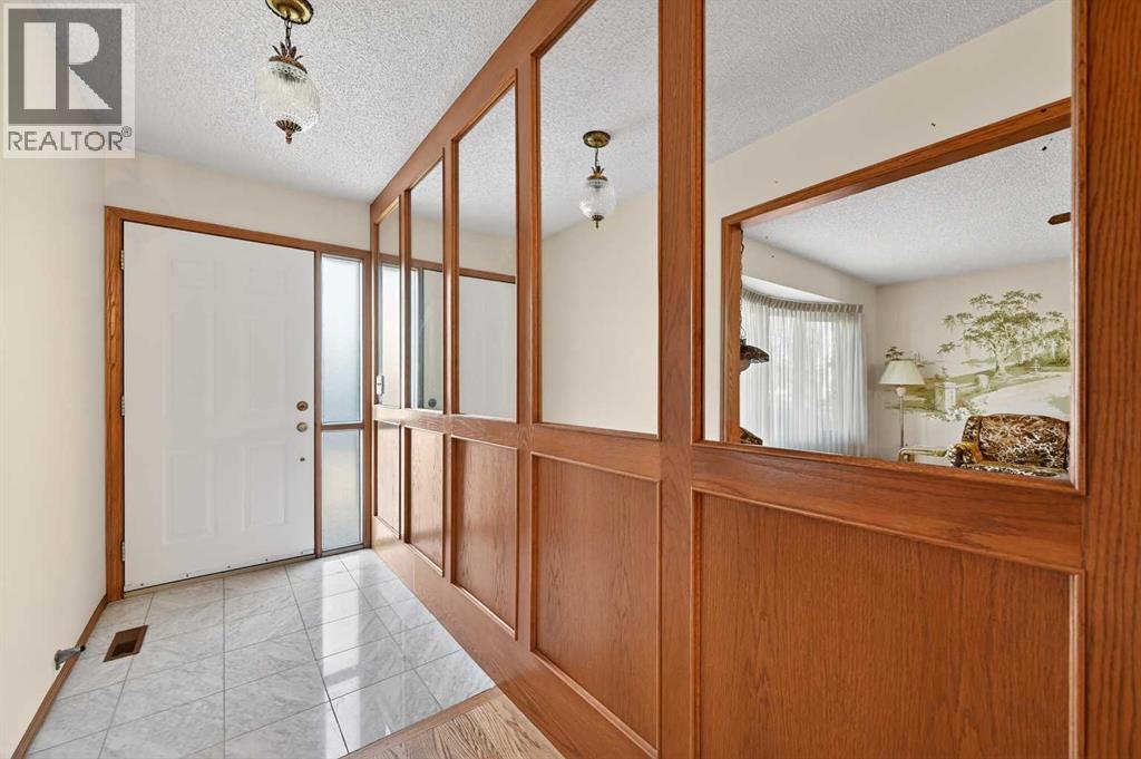 House for Sale in 455 24 Avenue NE|Calgary, Alberta T2E1X2 5