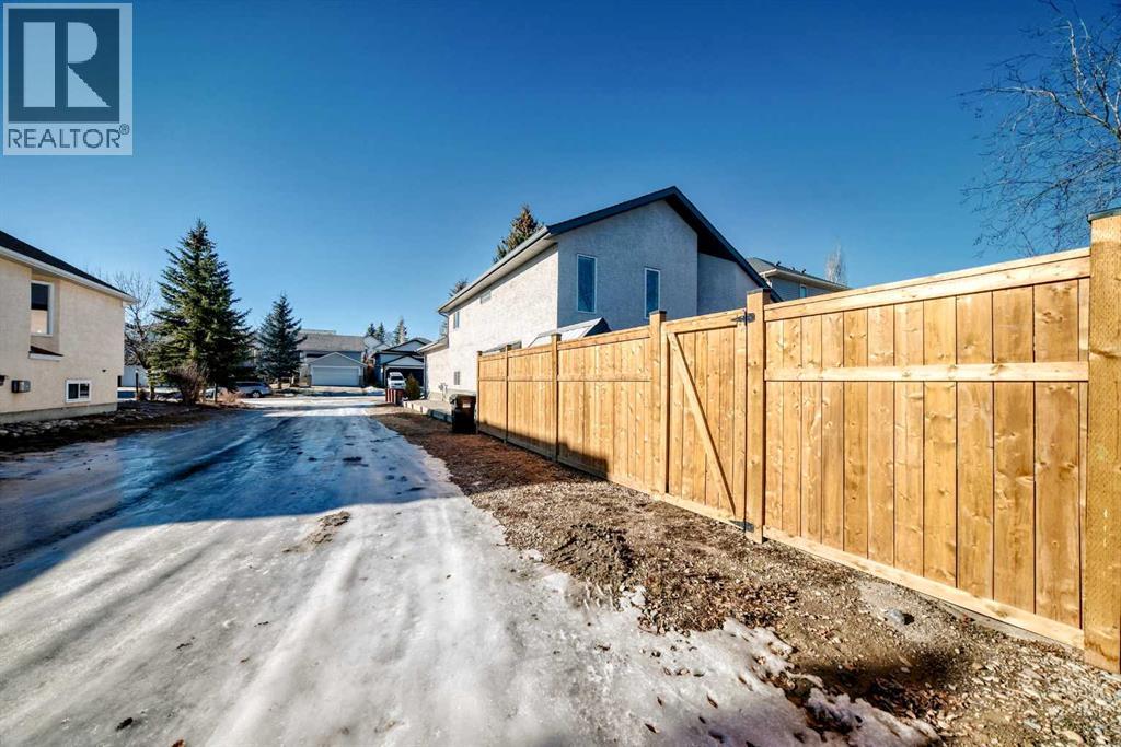 House for Sale in 55 Shawbrooke Crescent SW|Calgary, Alberta T2Y3B2 4