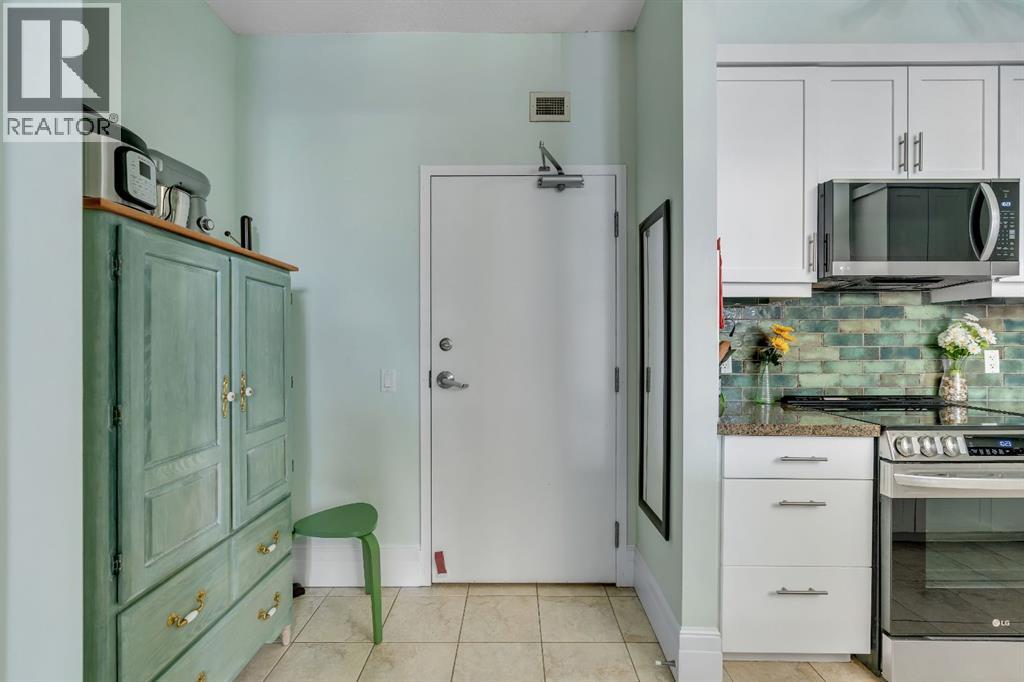 Apartment for Sale in 304, 518 33 Street NW|Calgary, Alberta T2N2W4 5