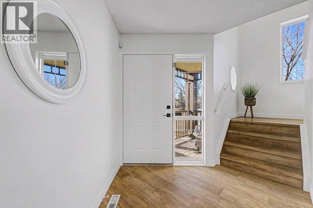 House for Sale in 139 Douglas Glen Crescent SE|Calgary, Alberta T2Z3M6 3