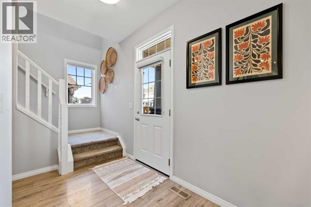 Duplex for Sale in 19 Yorkville Gate SW|Calgary, Alberta T2X4K2 4