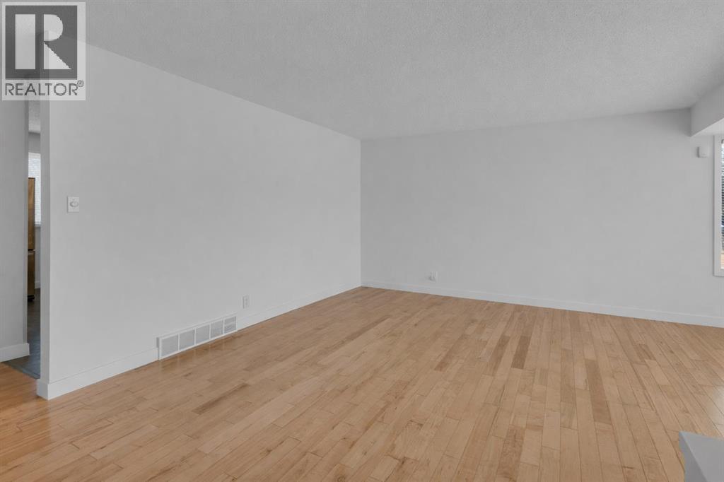 House for Sale in 6312 Thorncliffe Drive NW|Calgary, Alberta T2K3A7 5