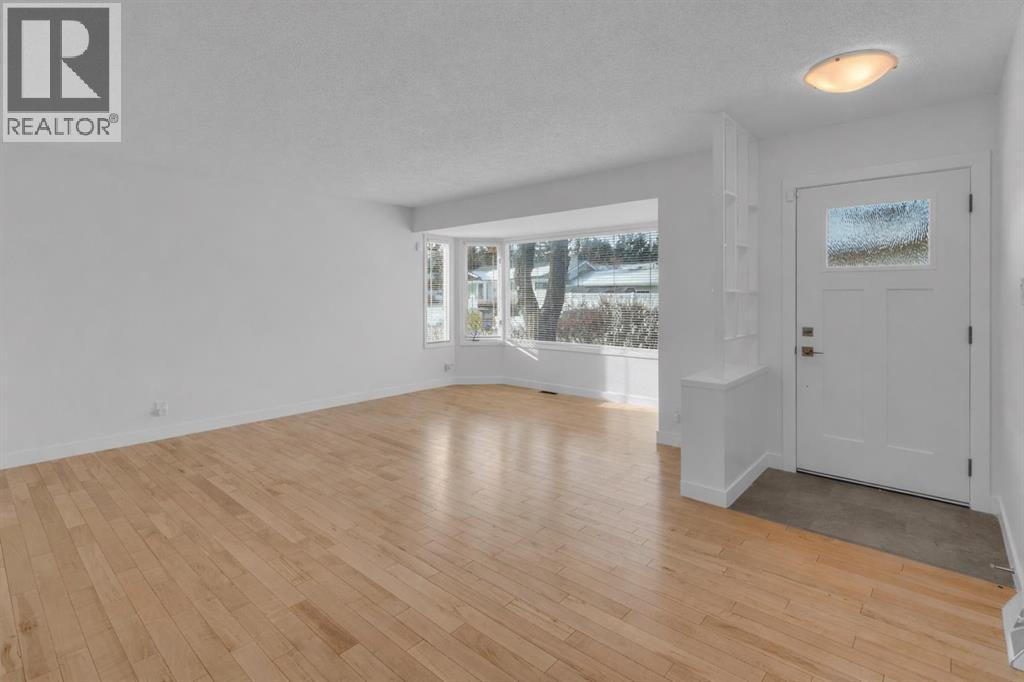 House for Sale in 6312 Thorncliffe Drive NW|Calgary, Alberta T2K3A7 2