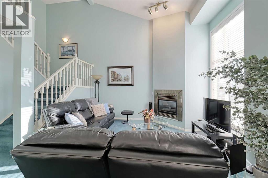 Row / Townhouse for Sale in 317 Sandringham Road NW|Calgary, Alberta T3K3Z1 4