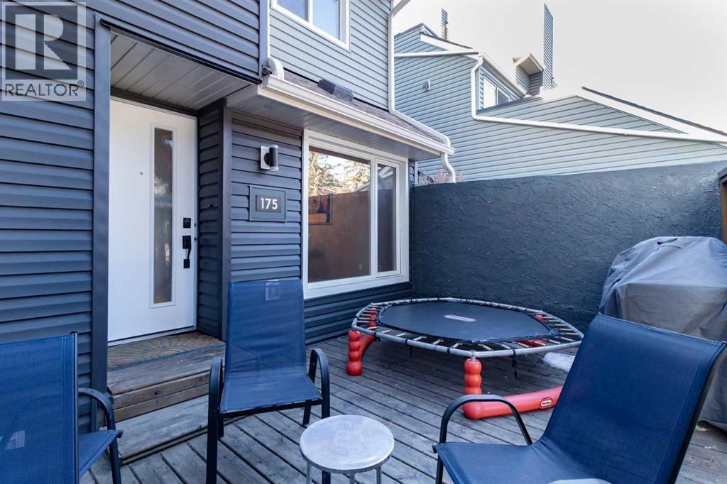 Row / Townhouse for Sale in 175, 77 Glamis Green SW|Calgary, Alberta T3E6T9 2