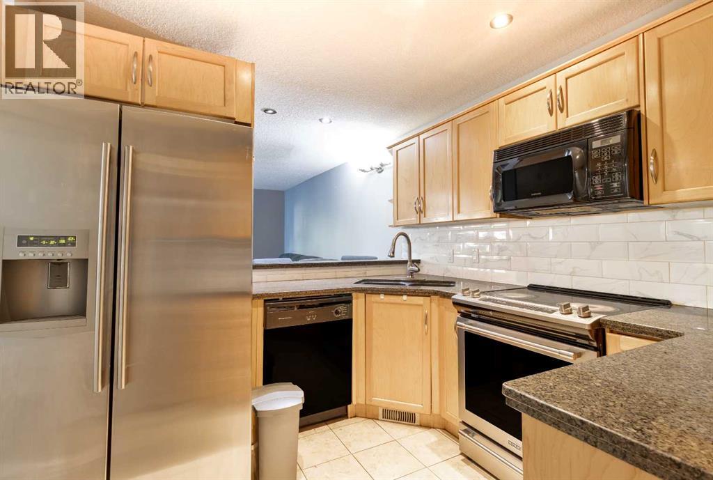 Row / Townhouse for Sale in 175, 77 Glamis Green SW|Calgary, Alberta T3E6T9 5