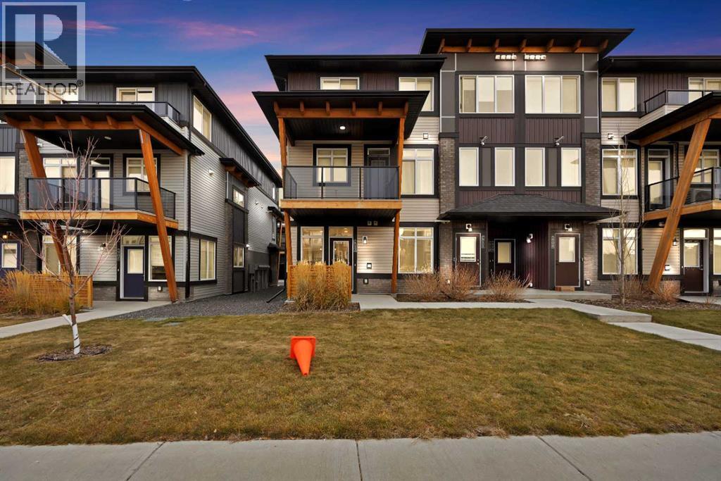 Row / Townhouse for Sale in 812, 10060 46 Street NE|Calgary, Alberta T3J2H8 2