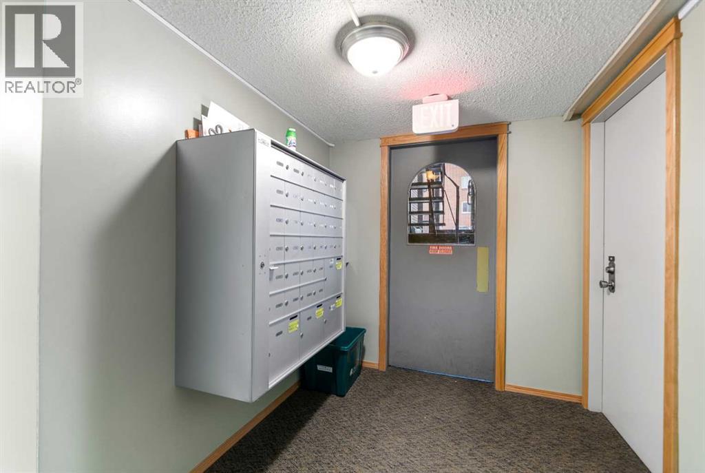 Apartment for Sale in 212, 1411 7 Avenue NW|Calgary, Alberta T2N1Z3 3