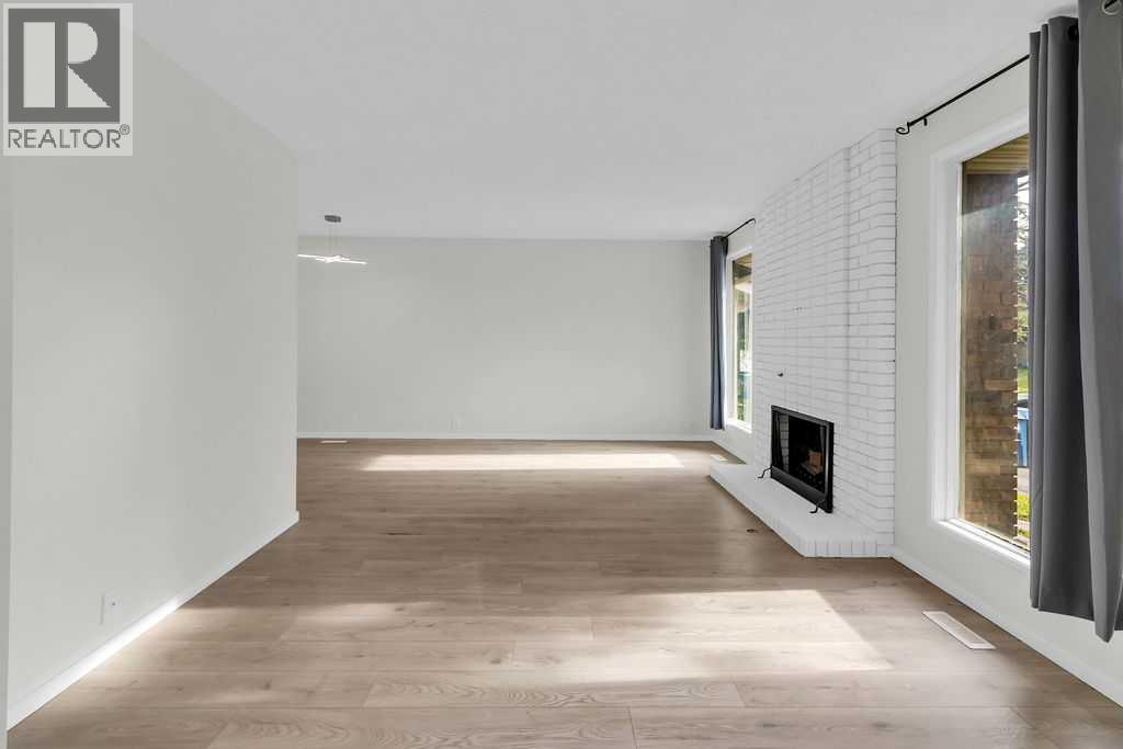 House for Sale in 10 Radcliffe Crescent SE|Calgary, Alberta T2Z5X2 4