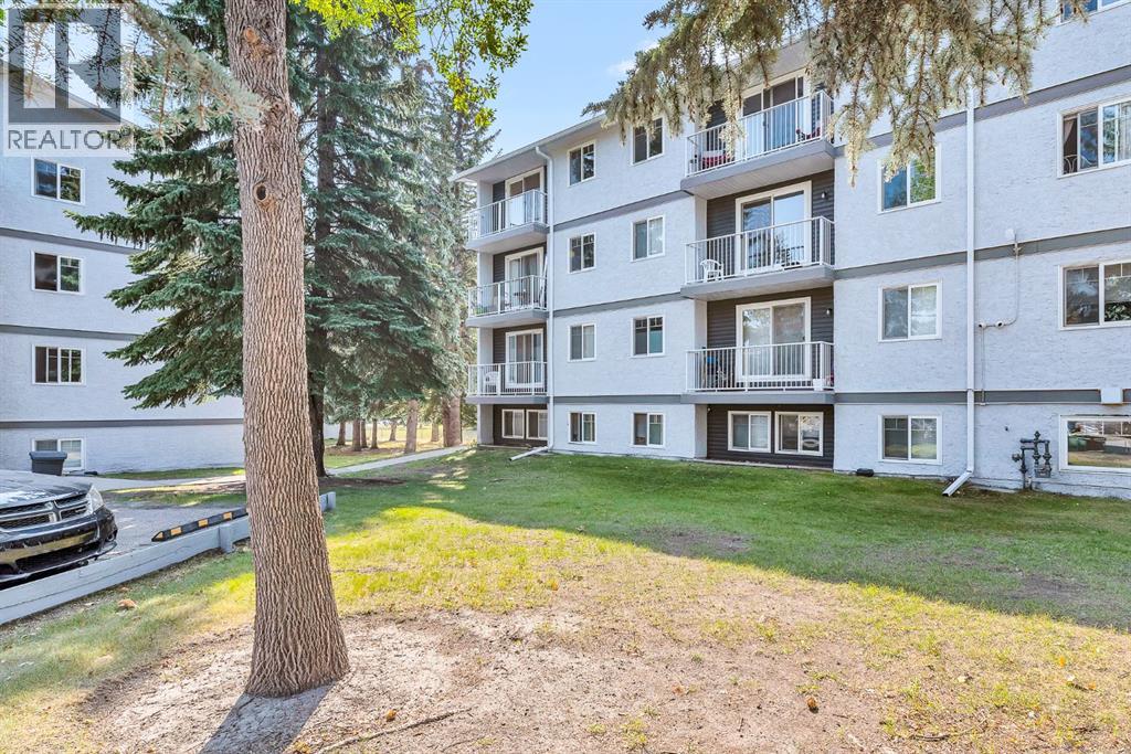 Apartment for Sale in 407D, 5601 Dalton Drive NW|Calgary, Alberta T3A2E2 2