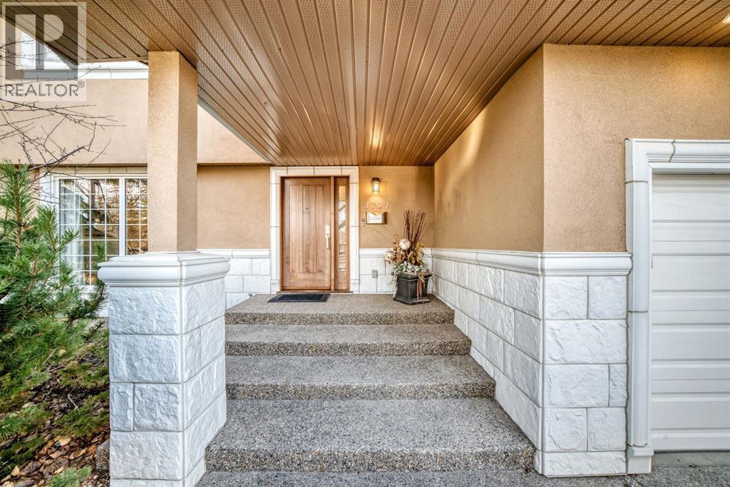 House for Sale in 3707 37 Street NW|Calgary, Alberta T2L2J2 3