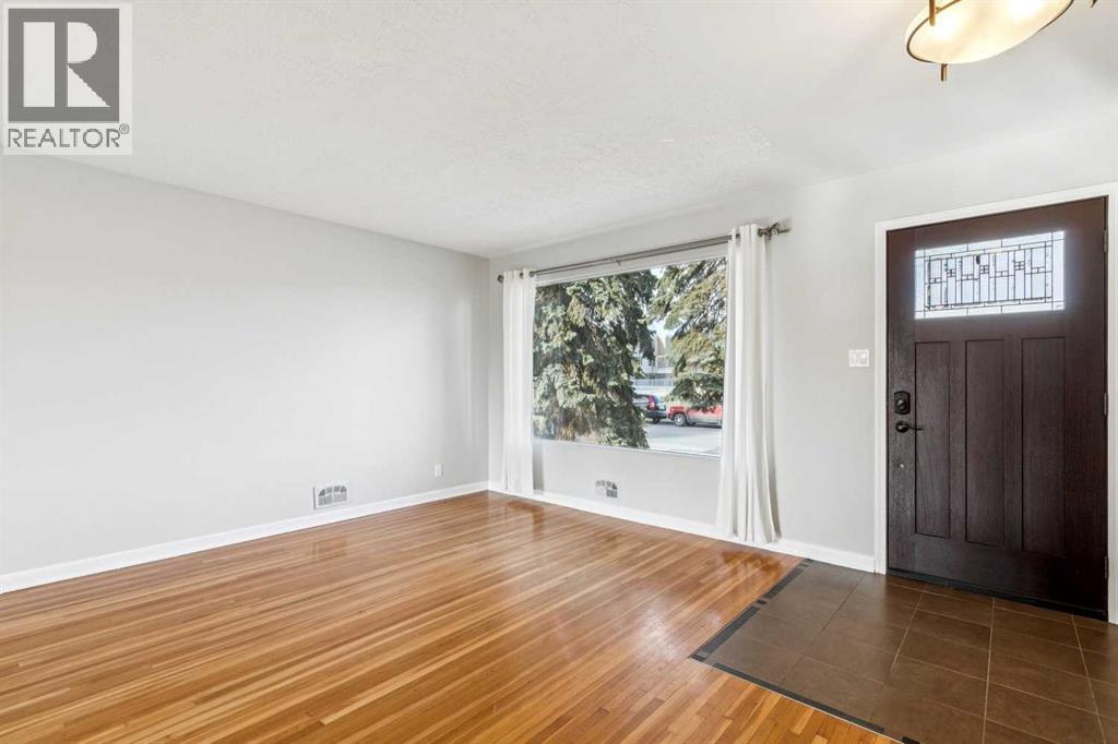 House for Sale in 719 49 Avenue SW|Calgary, Alberta T2G1G7 3