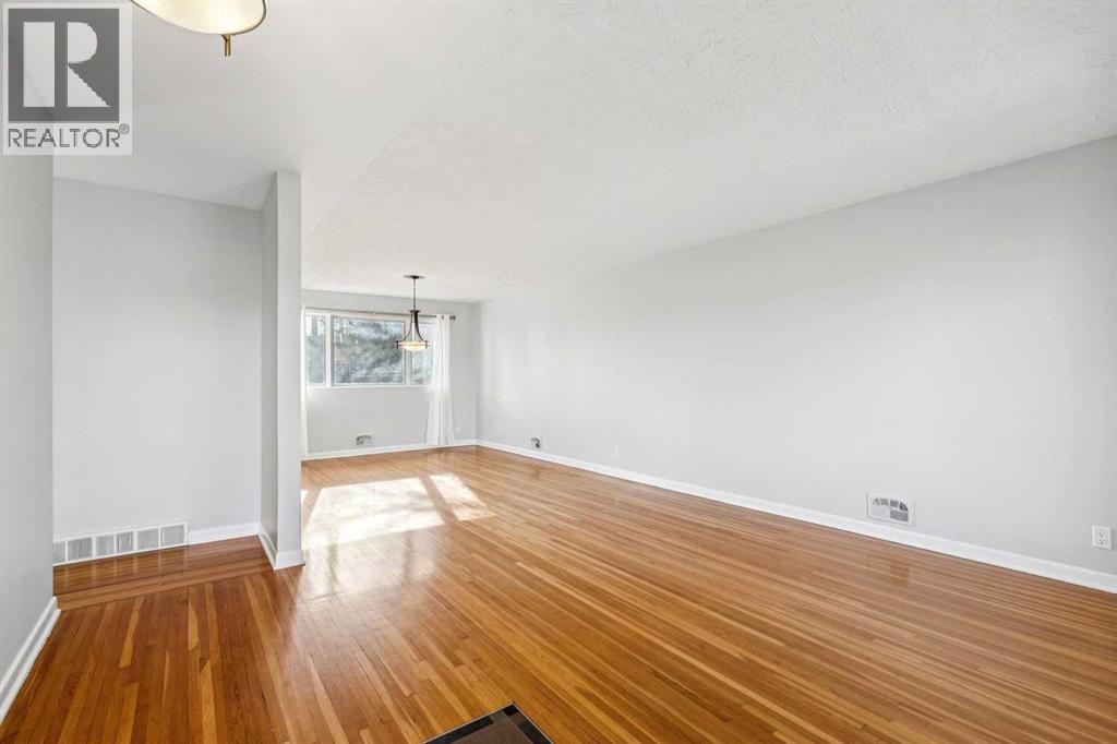 House for Sale in 719 49 Avenue SW|Calgary, Alberta T2G1G7 4