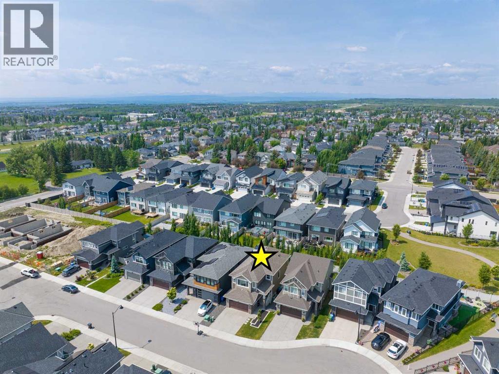 House for Sale in 19 WEST GROVE Place SW|Calgary, Alberta T3H1Z4 4