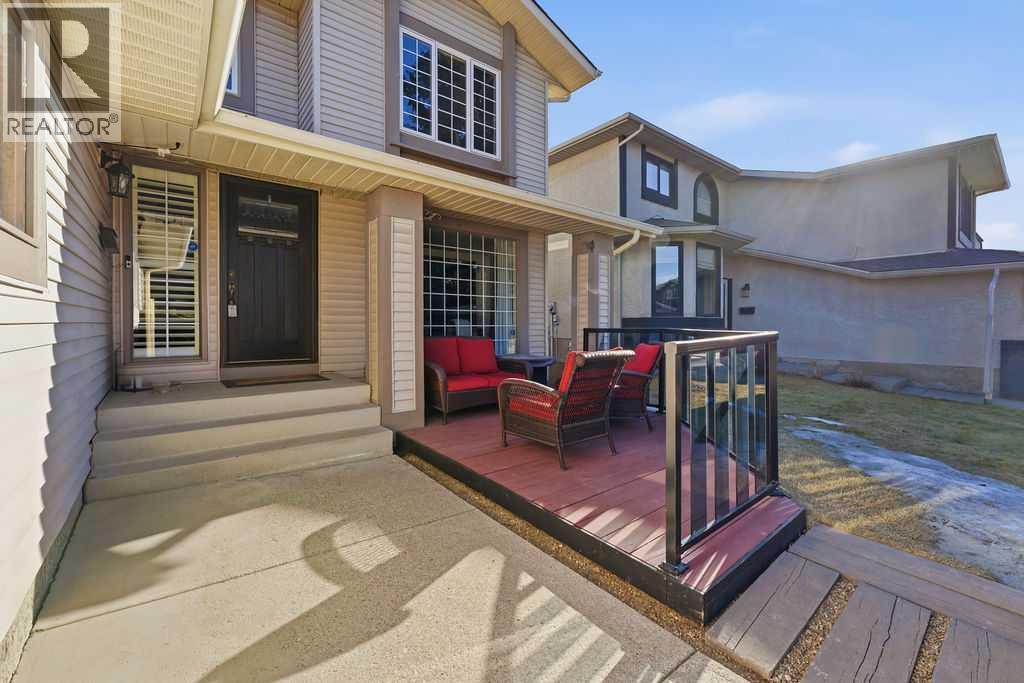 House for Sale in 2108 Douglasbank Crescent SE|Calgary, Alberta T2Z2C3 3