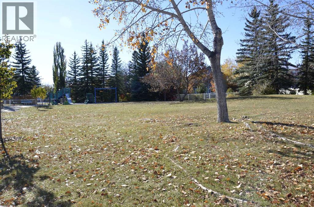 Row / Townhouse for Sale in 12 Shawbrooke Court SW|Calgary, Alberta T2Y3G2 4