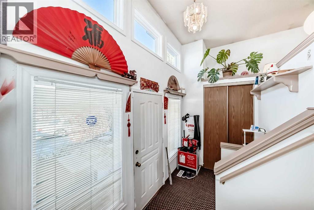 House for Sale in 142 Hunterhorn Drive NE|Calgary, Alberta T3P0B1 2