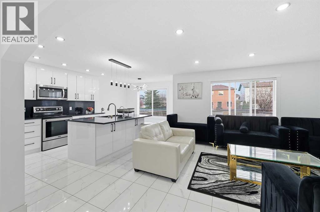 House for Sale in 53 Martha's Place NE|Calgary, Alberta T3J4P4 3