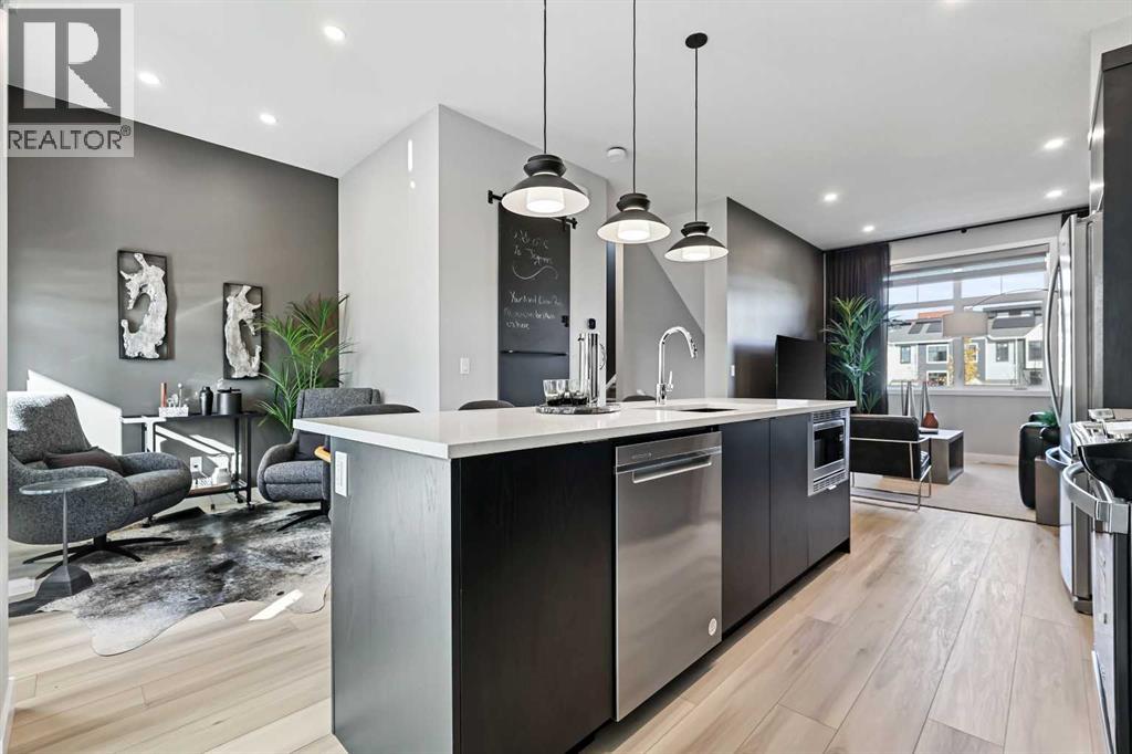 Row / Townhouse for Sale in 112, 595 Mahogany Road SE|Calgary, Alberta T3M3Y3 2