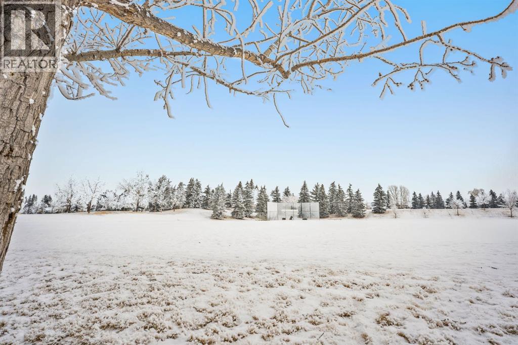 Row / Townhouse for Sale in 143, 52 Glamis Green SW|Calgary, Alberta T3E6V1 3