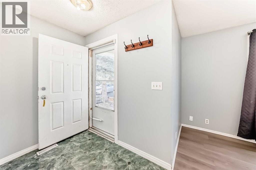 House for Sale in 63 Falshire Place NE|Calgary, Alberta T3J2C6 4