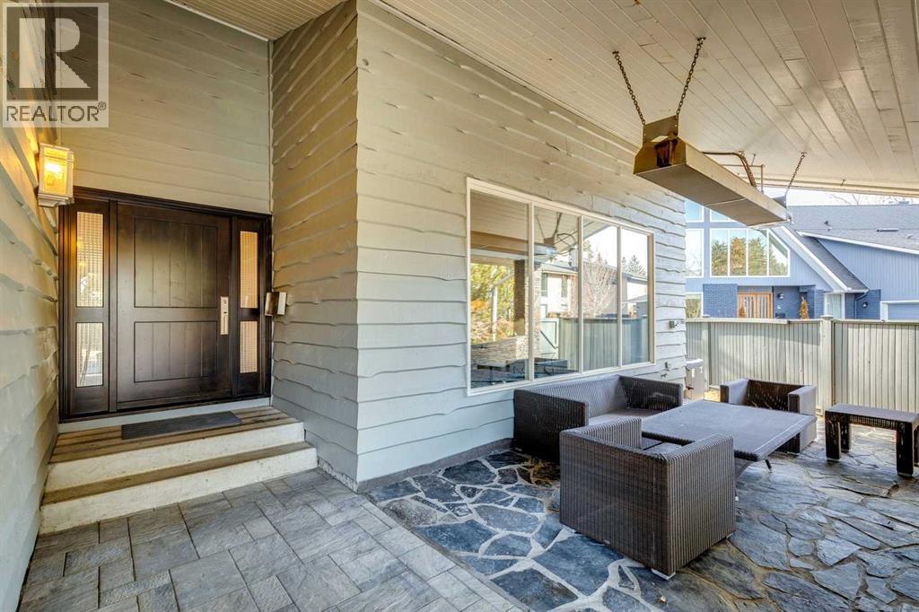 House for Sale in 336 Pump Hill Gardens SW|Calgary, Alberta T2V4M7 2