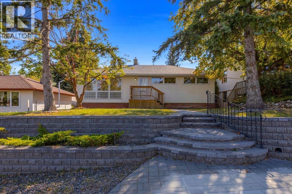 House for Sale in 419 33 Avenue NE|Calgary, Alberta T2E2J2 2