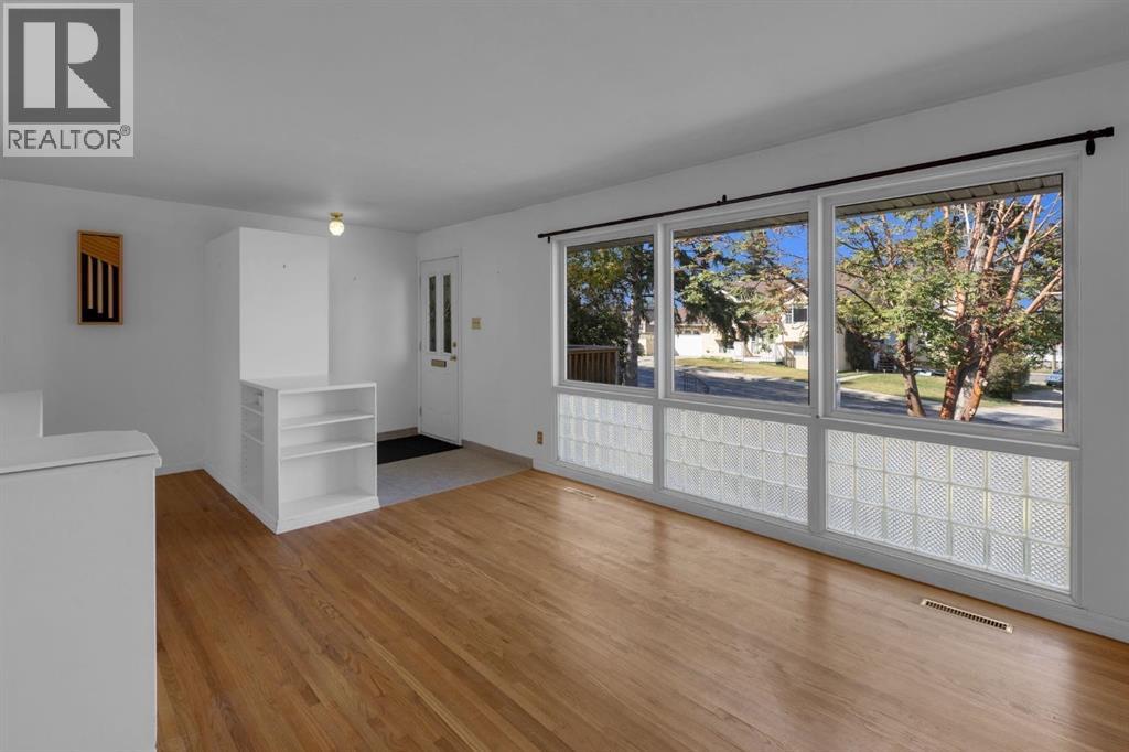 House for Sale in 419 33 Avenue NE|Calgary, Alberta T2E2J2 5