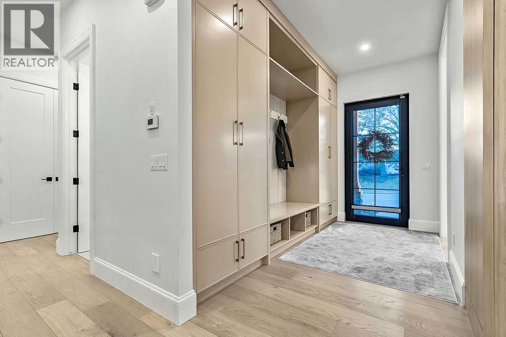 House for Sale in 56 Lissington Drive SW|Calgary, Alberta T3E5E3 2