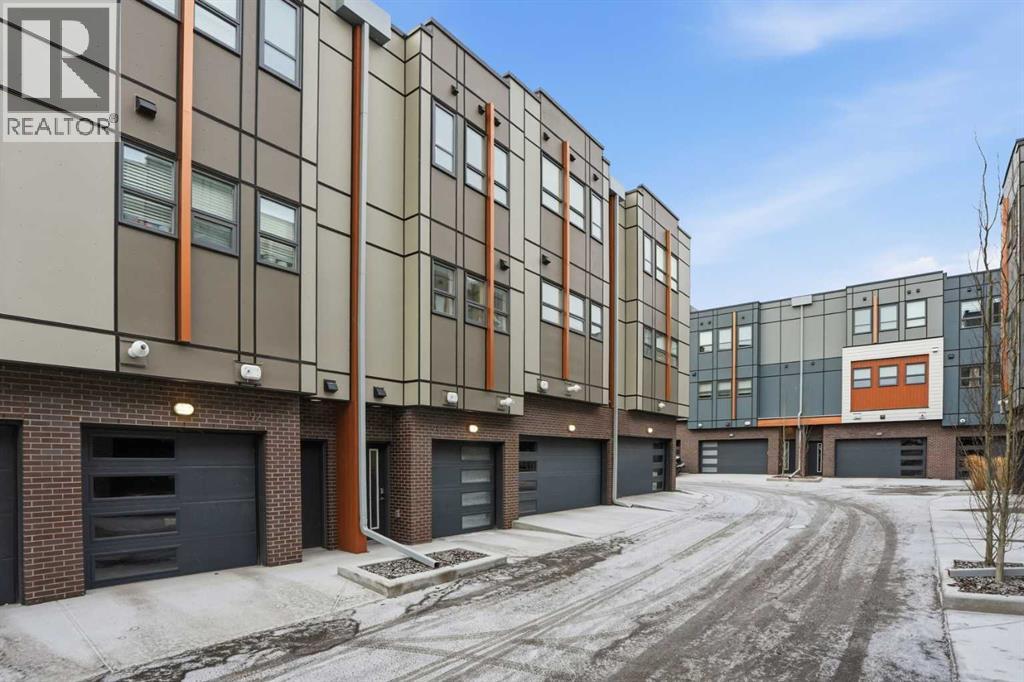 Row / Townhouse for Sale in 94 Norford Common NW|Calgary, Alberta T3B6G6 2