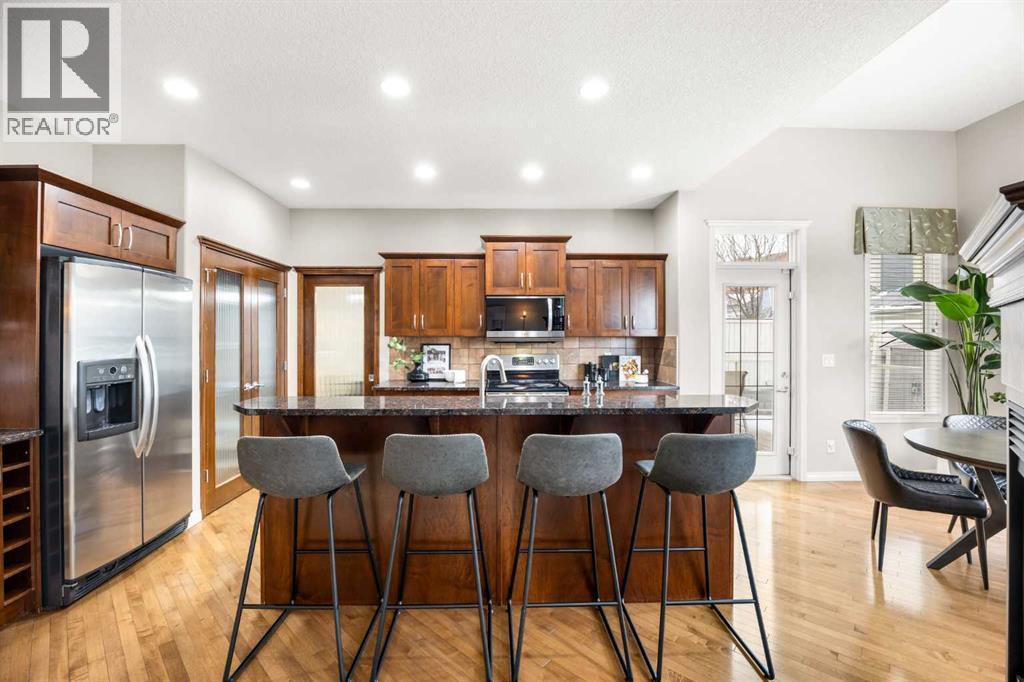 House for Sale in 64 Panatella Manor NW|Calgary, Alberta T3K0A7 4