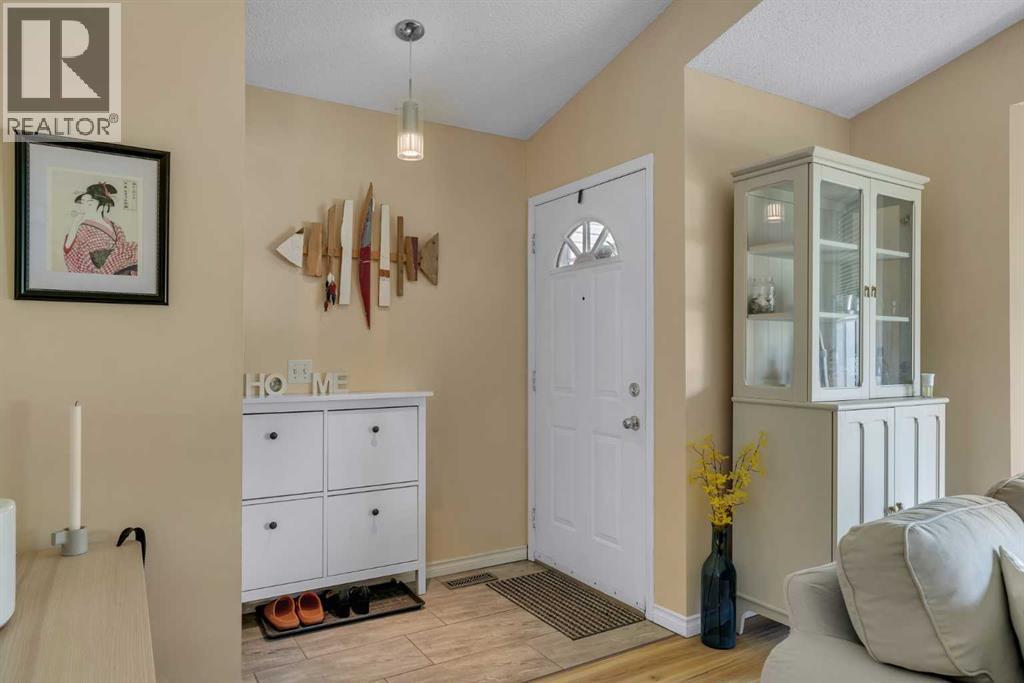 House for Sale in 43 Covington Rise NE|Calgary, Alberta T3K4A8 3