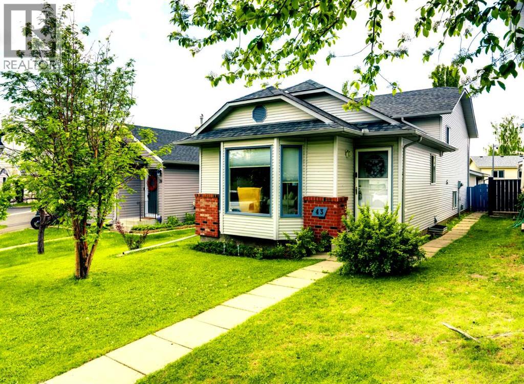 House for Sale in 43 Covington Rise NE|Calgary, Alberta T3K4A8 2