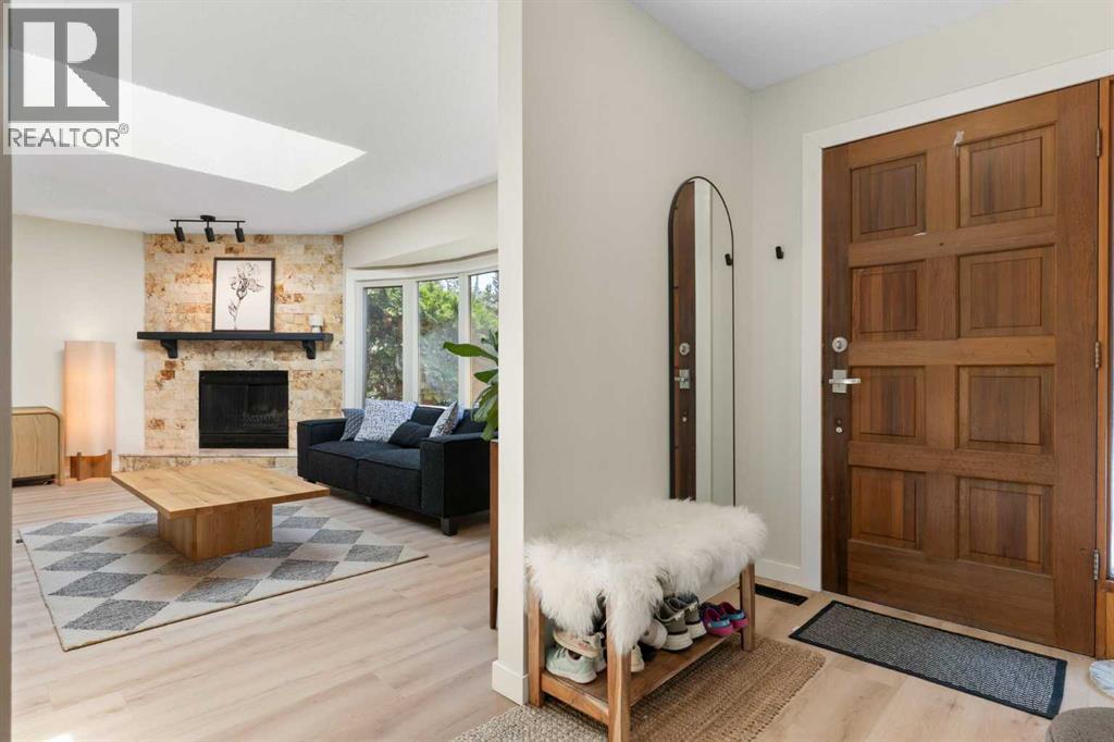 House for Sale in 9308 26 Street SW|Calgary, Alberta T2V4G9 3