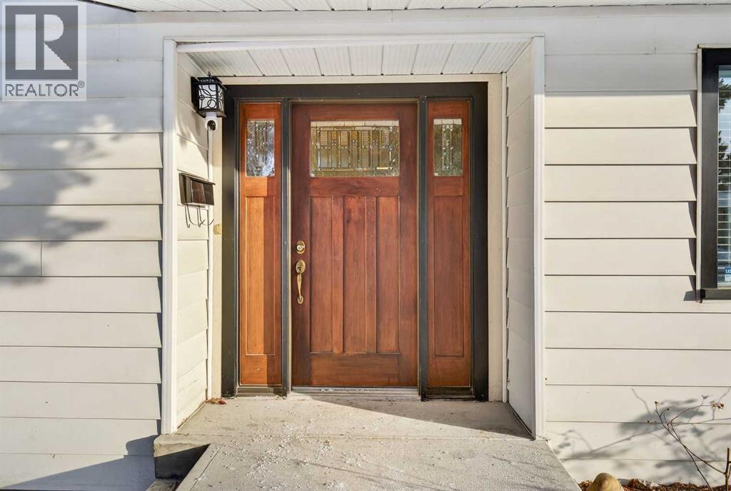 House for Sale in 8416 7 Street SW|Calgary, Alberta T2V1G7 5