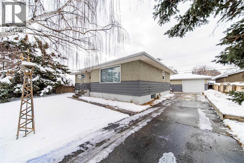 House for Sale in 1109 40 Avenue NW|Calgary, Alberta T2K0G3 2