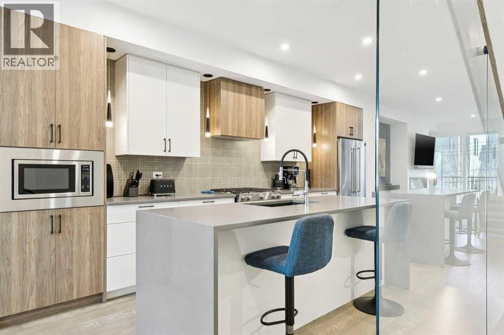 Row / Townhouse for Sale in 2106 17A Street SW|Calgary, Alberta T2T4R8 5