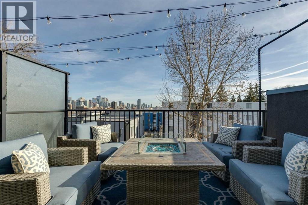 Row / Townhouse for Sale in 2106 17A Street SW|Calgary, Alberta T2T4R8 2