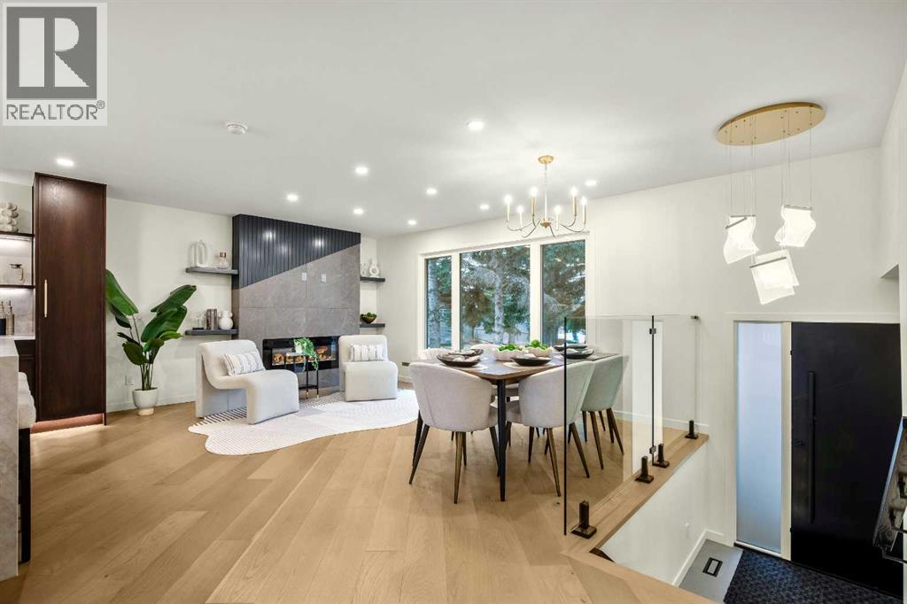 House for Sale in 216 Oakridge Place SW|Calgary, Alberta T2V1V2 3