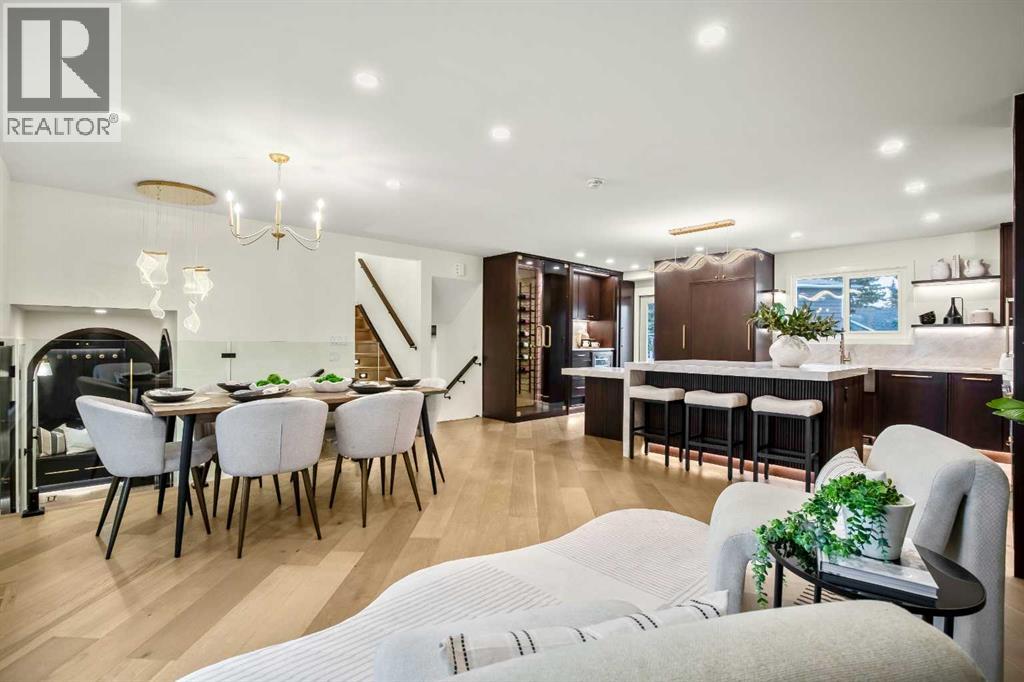 House for Sale in 216 Oakridge Place SW|Calgary, Alberta T2V1V2 2