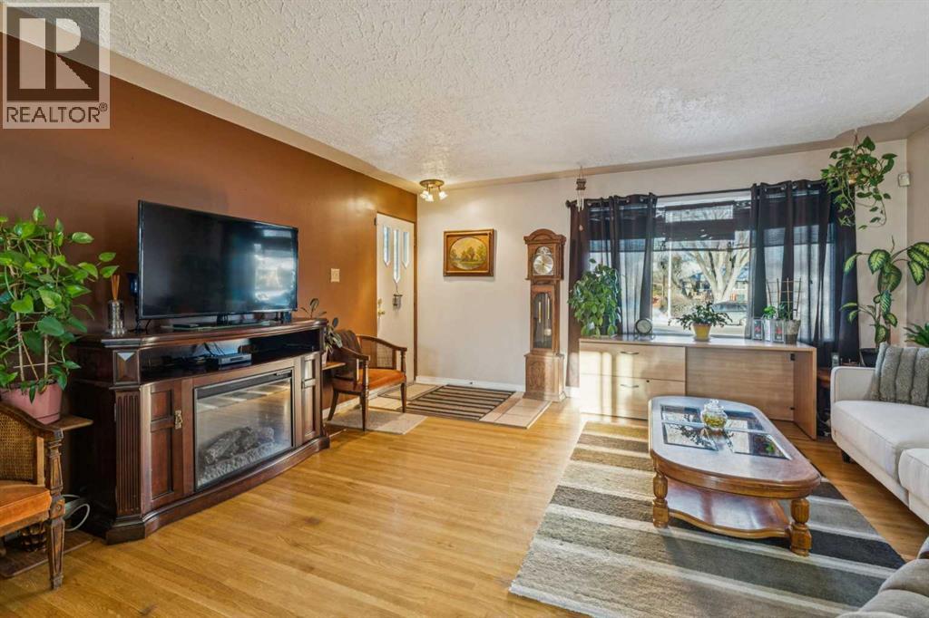 House for Sale in 2048 33 Street SE|Calgary, Alberta T2B0T9 5