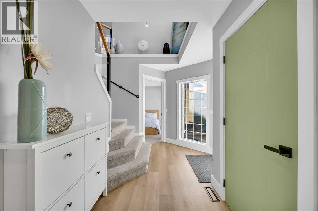 House for Sale in 122 Hawkstone Drive NW|Calgary, Alberta T3G3L7 3