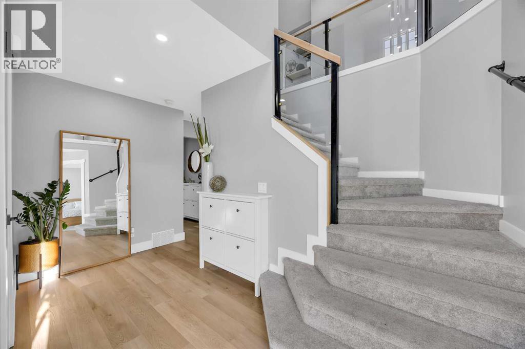 House for Sale in 122 Hawkstone Drive NW|Calgary, Alberta T3G3L7 4