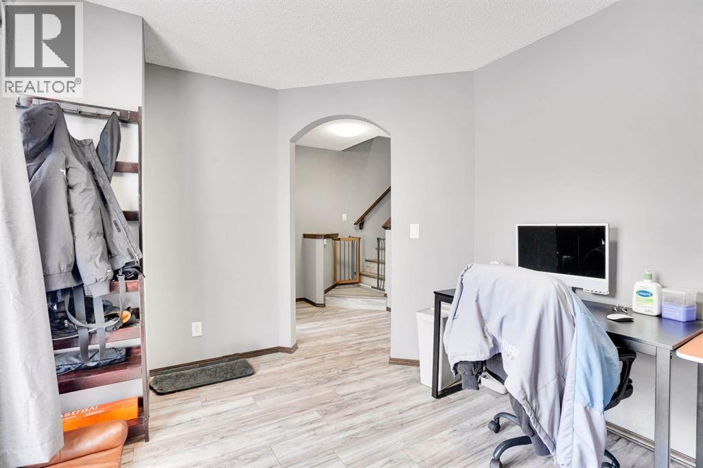 House for Sale in 210 Cranberry Place SE|Calgary, Alberta T3M0G7 4